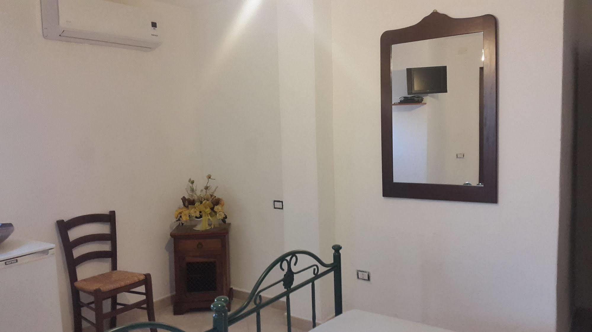 Affittacamere Peonia Oliena Dış mekan fotoğraf