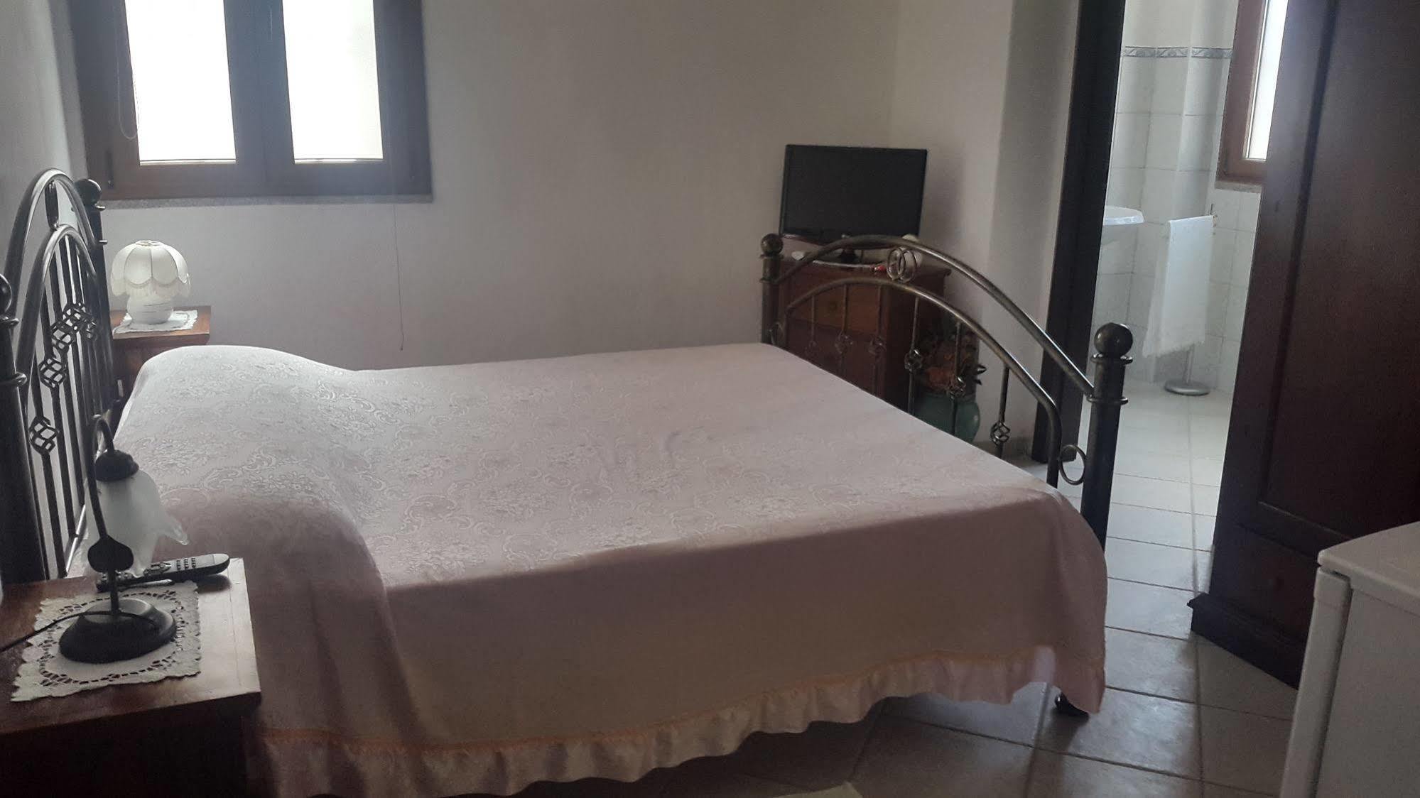 Affittacamere Peonia Oliena Dış mekan fotoğraf